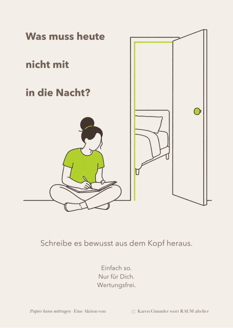 Was muss heute nicht mit in die Nacht? Eine Person sitzt auf dem Boden, schaut zur offenen Tür mit einem Bett im Hintergrund.